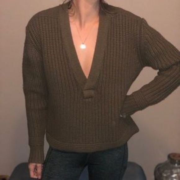 H&M Sweaters - H&M Studio 100% Wool Chunky Knit Cropped Olive Green Sweater in XS